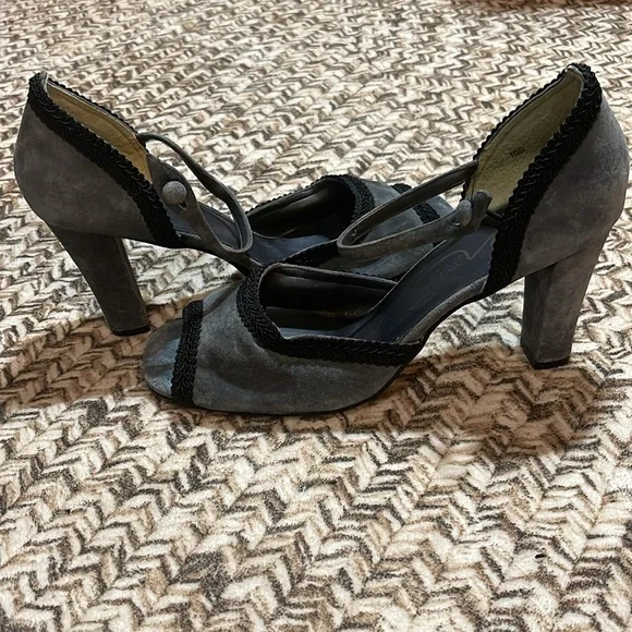 Vintage Newport News Gray Suede Women's Heels - Picture 3 of 10